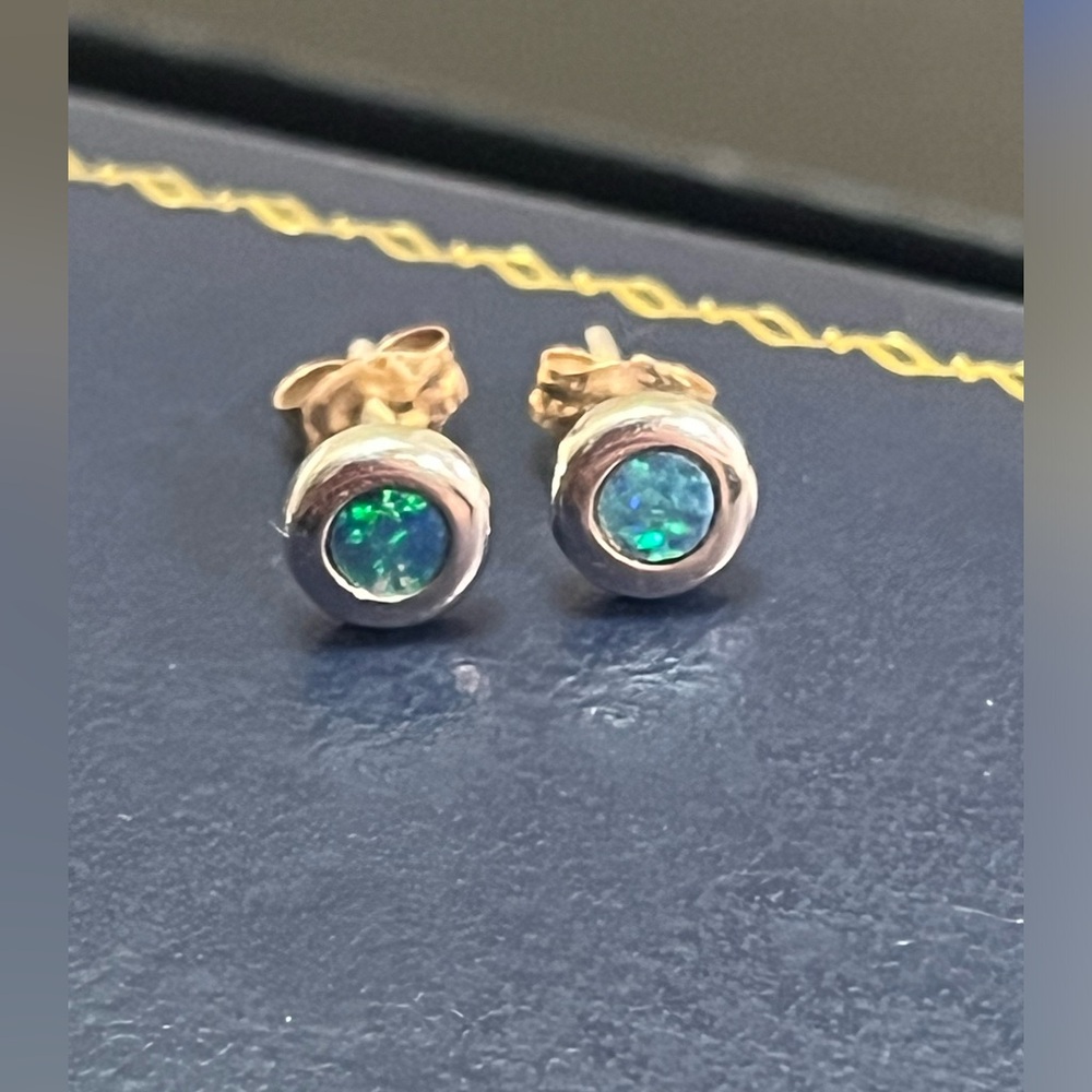 Solid 18k (750) White Gold Opal Earrings from Lightning Ridge Australia